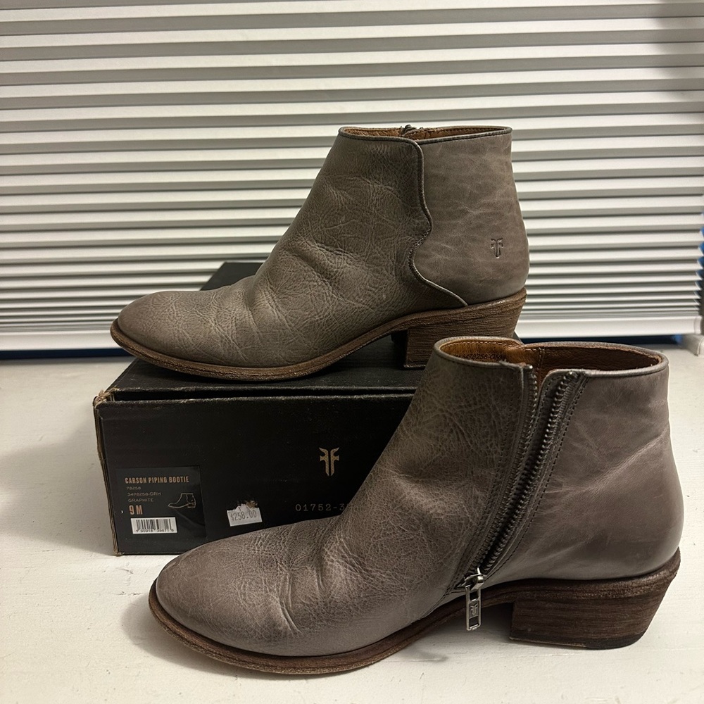 Frye Graphite Grey Carson Piping Bootie sz 9